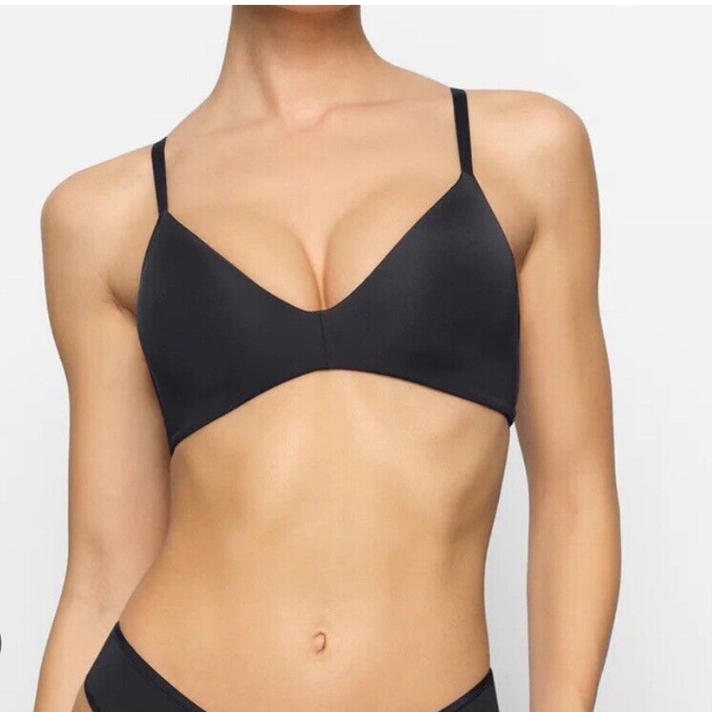 SKIMS Black Seamless Wireless Triangle Bra